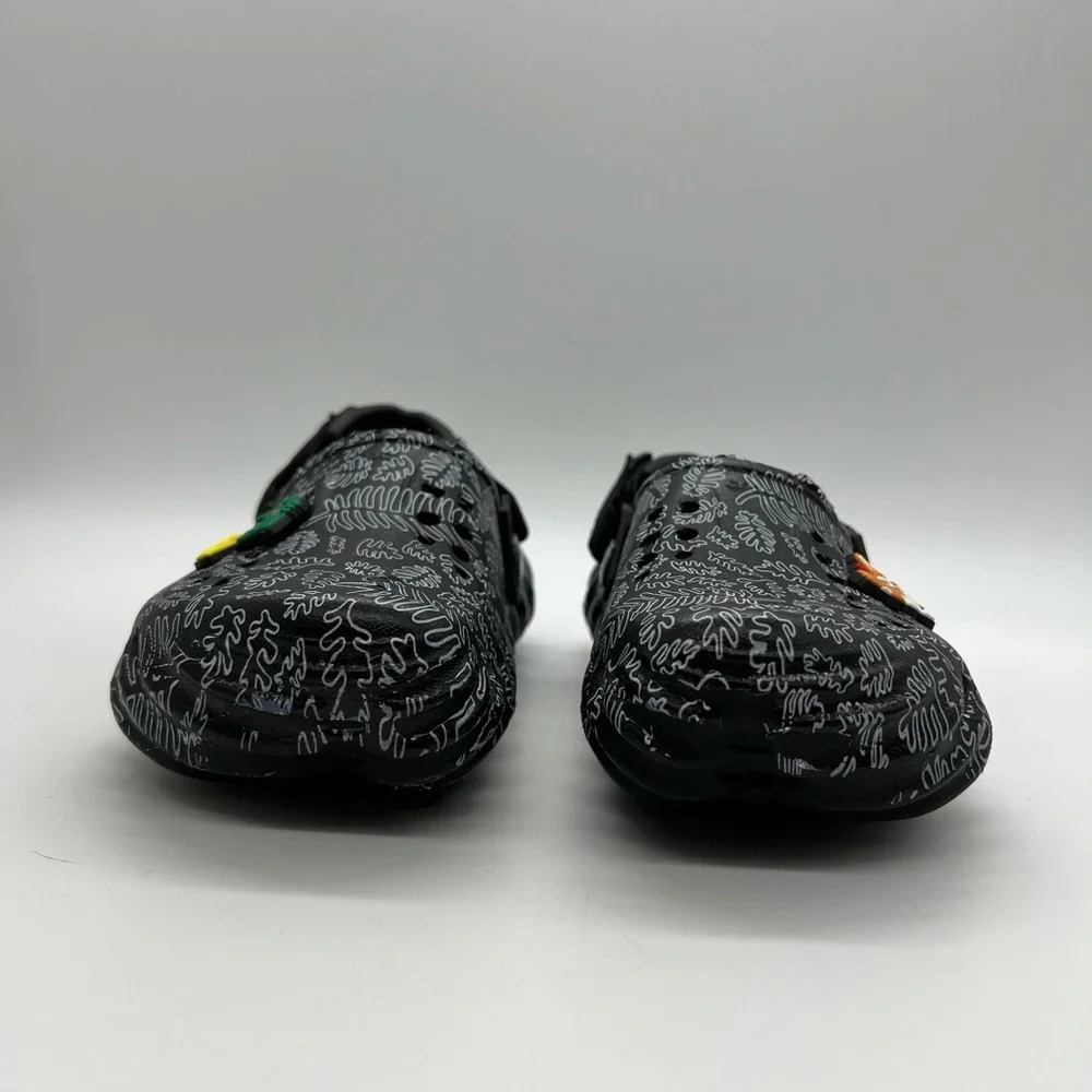 CROCS Kids Black and White Leaf Patterned Water Shoes Size 3